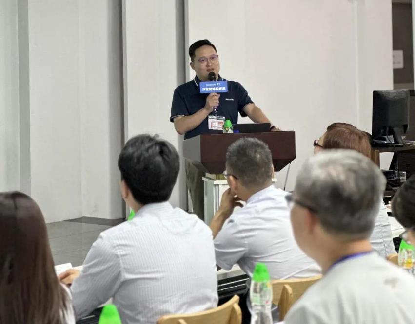 東寶人才研究院王振忠老師上臺培訓